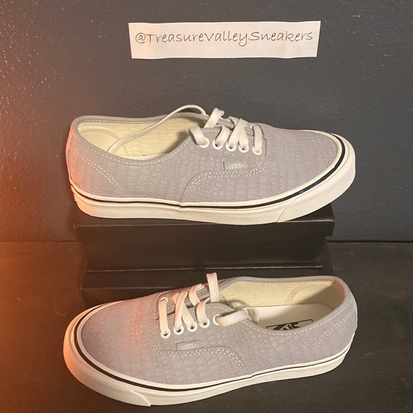 Vans - Picture 1 of 4